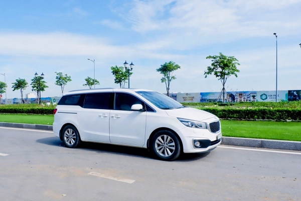 Xe 8 chỗ - đưa đón học sinh