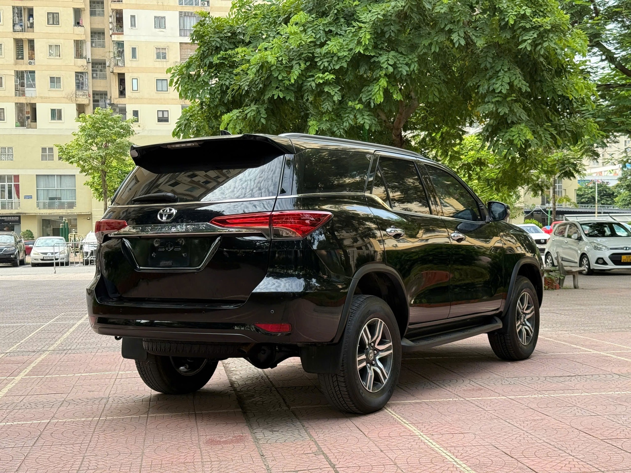 Toyota fortuner V