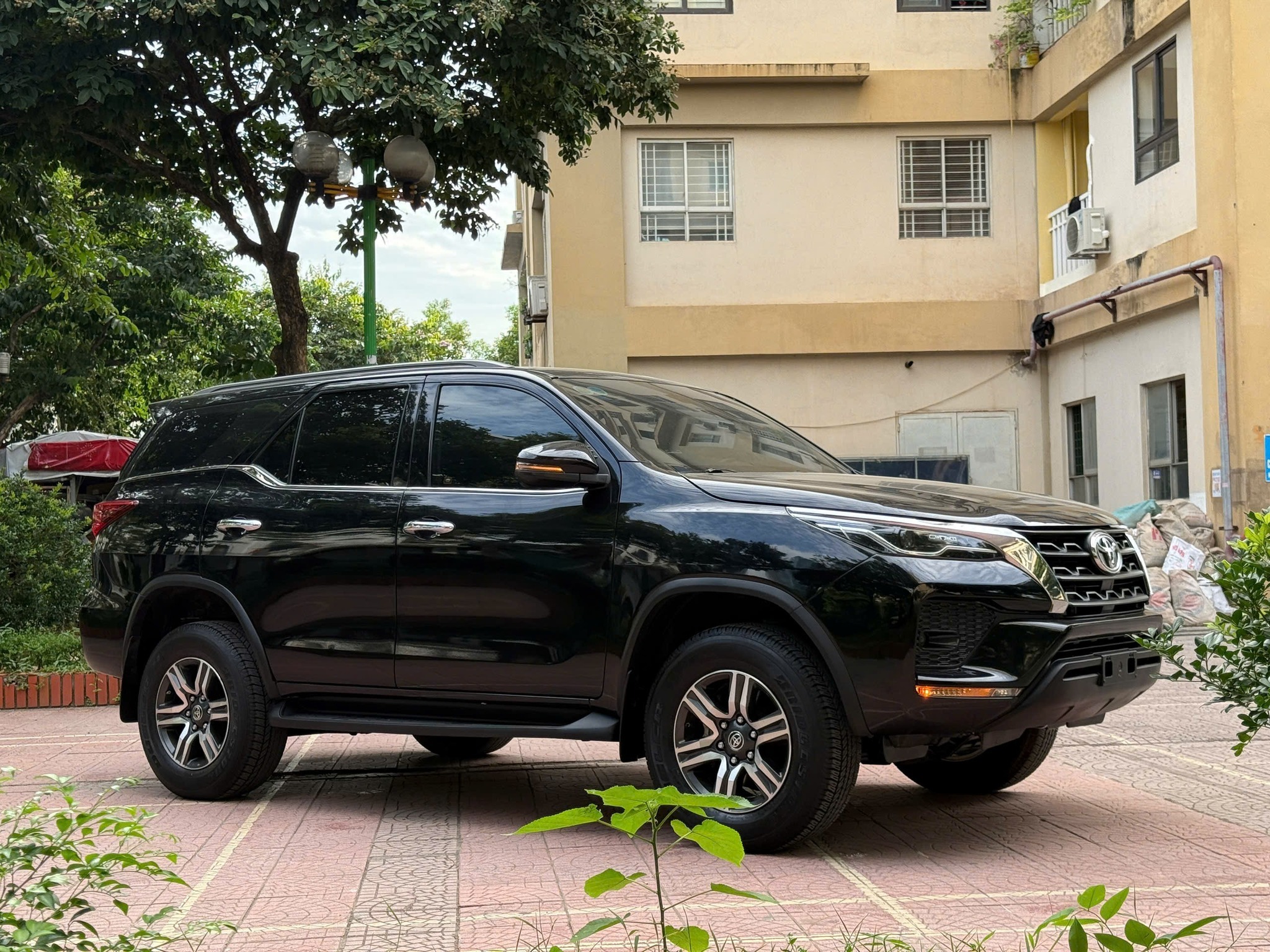 Toyota fortuner V